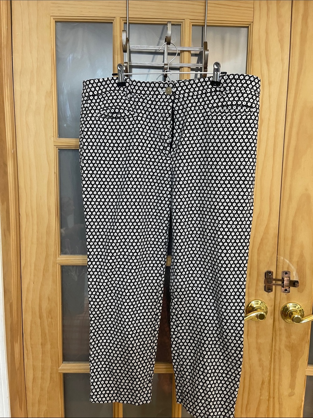 173. Ann Taylor Black and White Floral Dot Pants